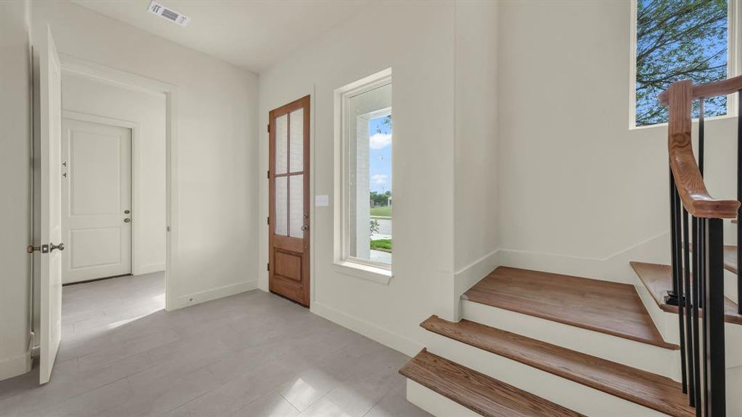 Spacious, unfurnished interior of a new home in , Aledo (Image 16).