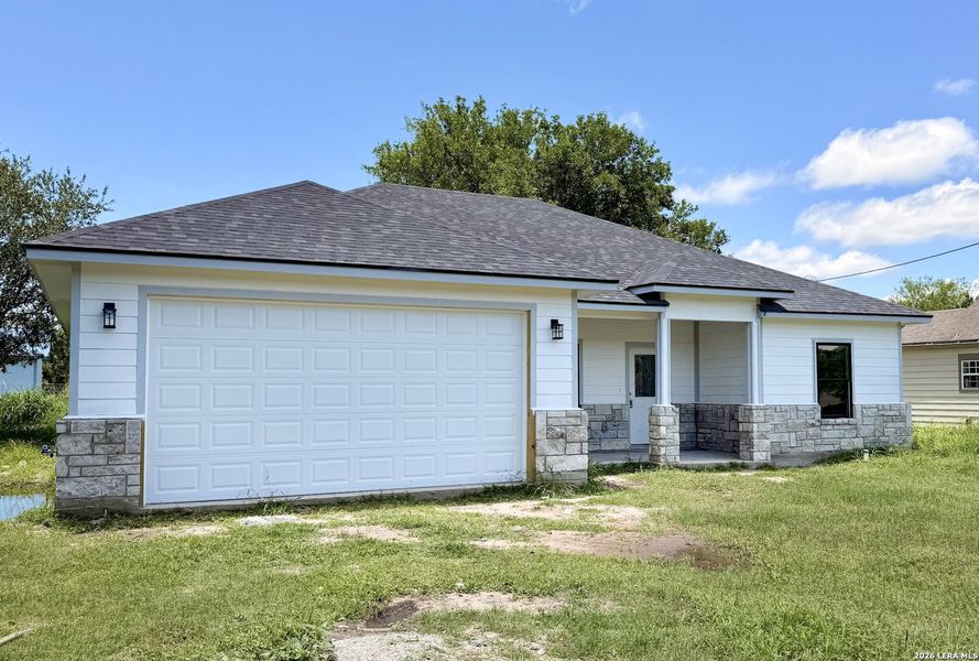 Exterior details and patio area of a home in , Beeville (Image 7).