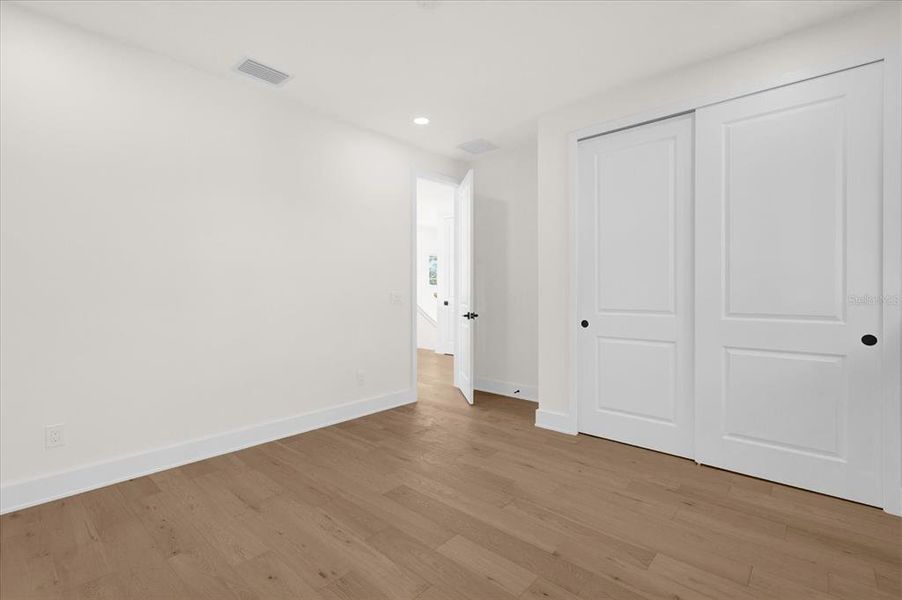 Spacious, unfurnished interior of a new home in , Orlando (Image 58).