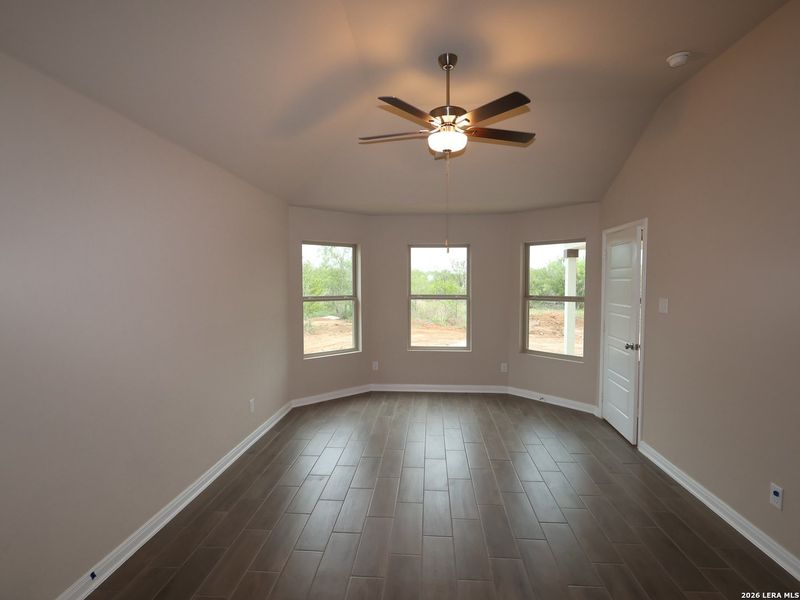 Spacious, unfurnished interior of a new home in Chaparral Ranch, Floresville (Image 23).