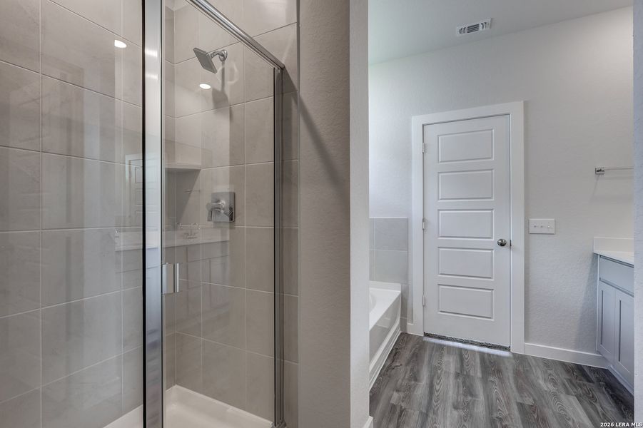 Furnished interior view inside a new home in Hiddenbrooke, Seguin (Image 14).