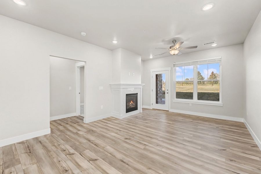 Spacious, unfurnished interior of a new home in Highlands at Fox Hill, Longmont (Image 7).