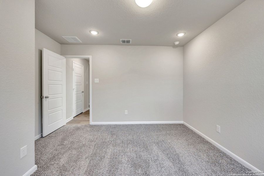 Spacious, unfurnished interior of a new home in Jordan's Ranch, San Antonio (Image 38). Spacious, unfurnished interior of a new home in Jordan's Ranch, San Antonio (Image 38).
