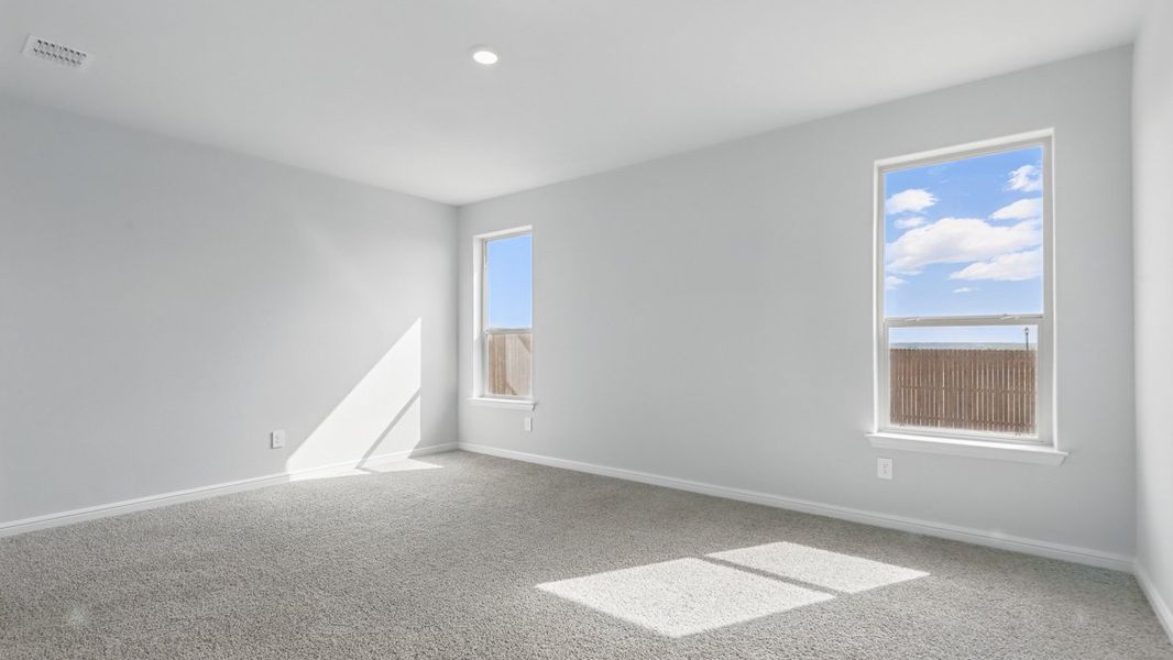 Spacious, unfurnished interior of a new home in The Canyons, Keene (Image 21).