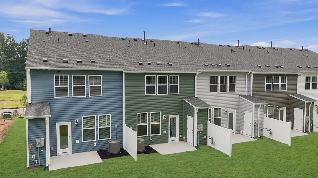 Exterior details and patio area of a home in Ransdell Pointe, Spartanburg (Image 3).