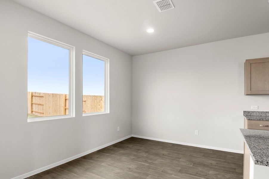 dining room Representative photo dining room Representative photo