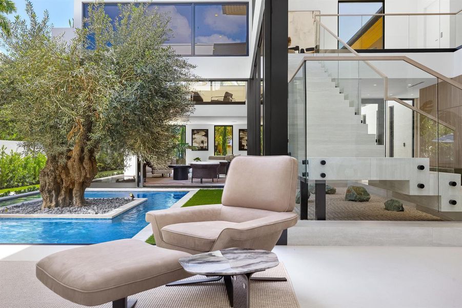 LIVING ROOM / COURTYARD LIVING ROOM / COURTYARD