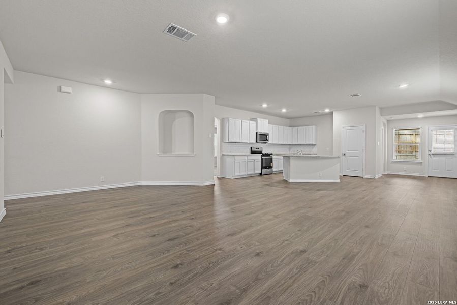 Spacious, unfurnished interior of a new home in Redbird Ranch, San Antonio (Image 19).