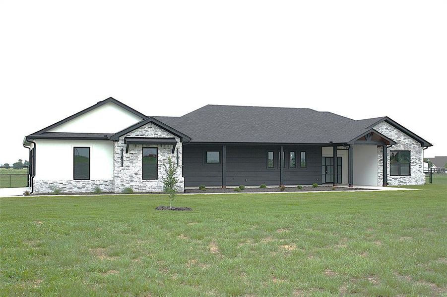 Exterior details and patio area of a home in , Crawford (Image 3).