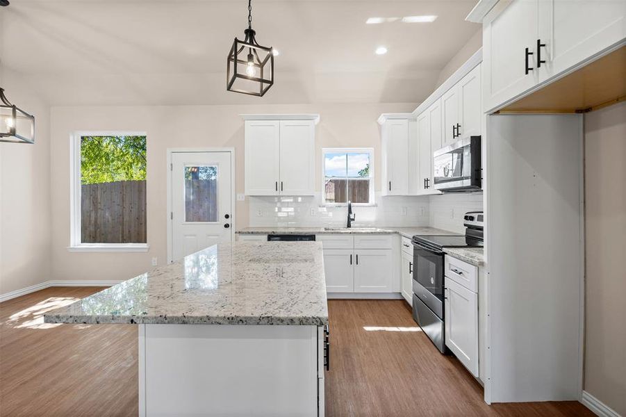 Furnished interior view inside a new home in , Mineral Wells (Image 8).