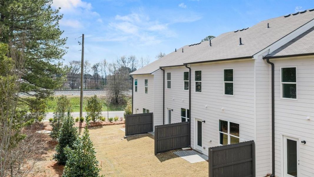 Exterior details and patio area of a home in Roseleigh Park, Douglasville (Image 3).