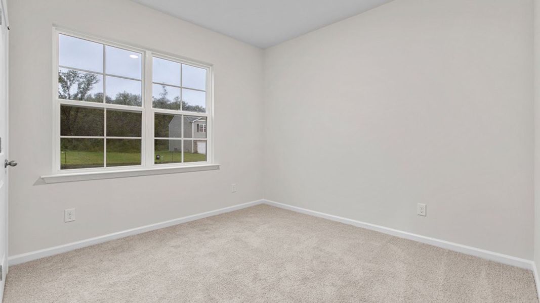 Spacious, unfurnished interior of a new home in Forest Creek, Winston-Salem (Image 12).
