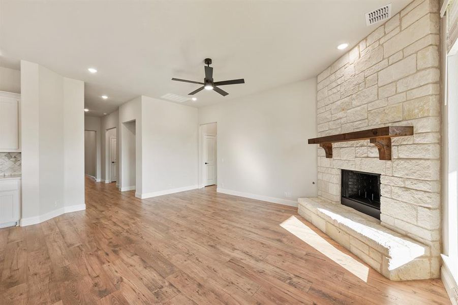 Spacious, unfurnished interior of a new home in Godley Ranch Classic, Godley (Image 14).