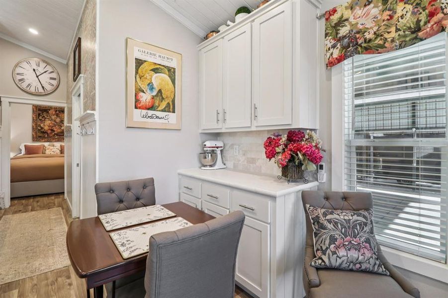 Cozy breakfast area just off the kitchen Cozy breakfast area just off the kitchen