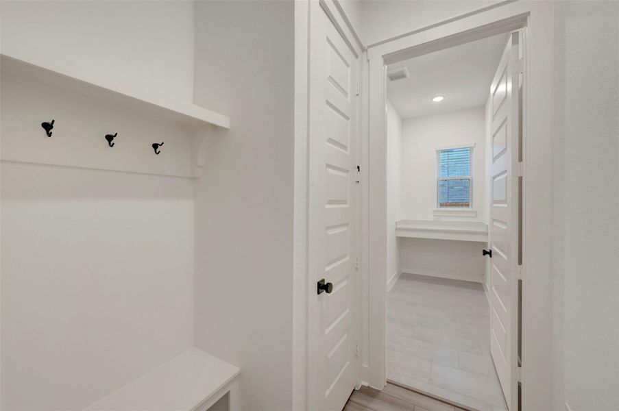 Spacious, unfurnished interior of a new home in Elyson 45', Katy (Image 25).