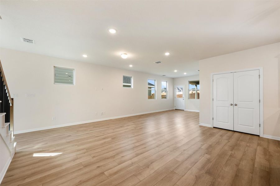 Representative images and renderings are for illustrative purposes. Actual structural options and design finishes of home may vary.