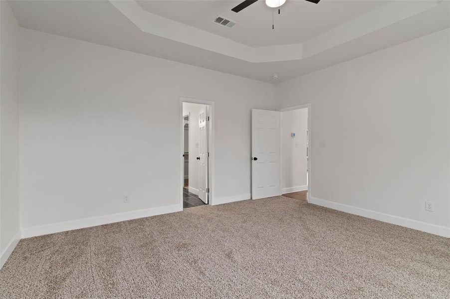 Spacious, unfurnished interior of a new home in , Gainesville (Image 13).
