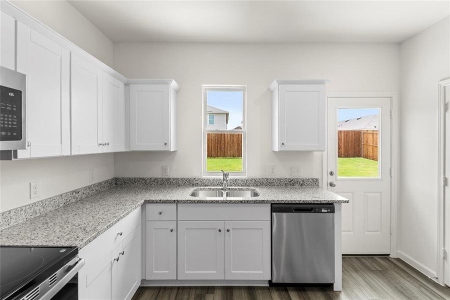 16. 5936 Sahara - Kitchen (5)