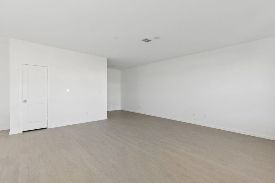 Spacious, unfurnished interior of a new home in Montgomery Bend, Montgomery (Image 25).