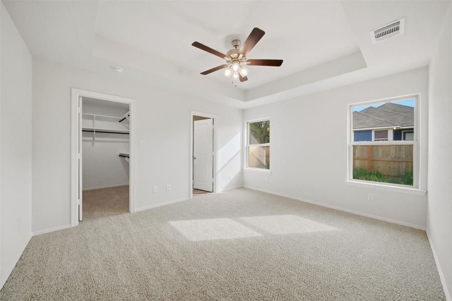 Spacious, unfurnished interior of a new home in , Navasota (Image 25).