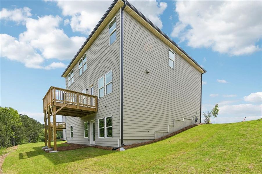 Exterior details and patio area of a home in Ivey Township, Dallas (Image 23).