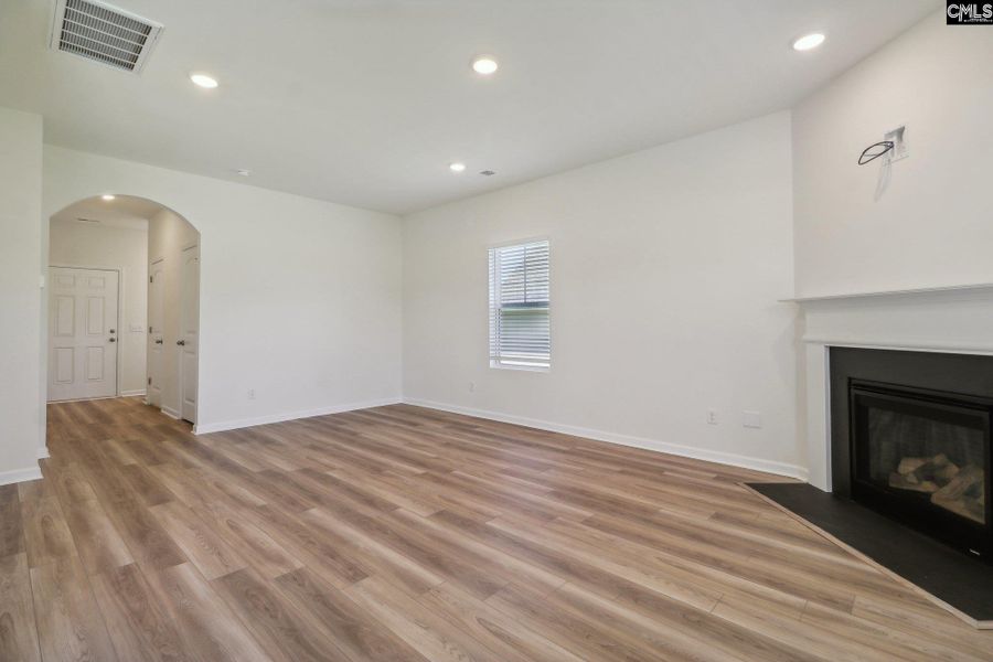 Spacious, unfurnished interior of a new home in Old Charleston Acres, Pelion (Image 10).