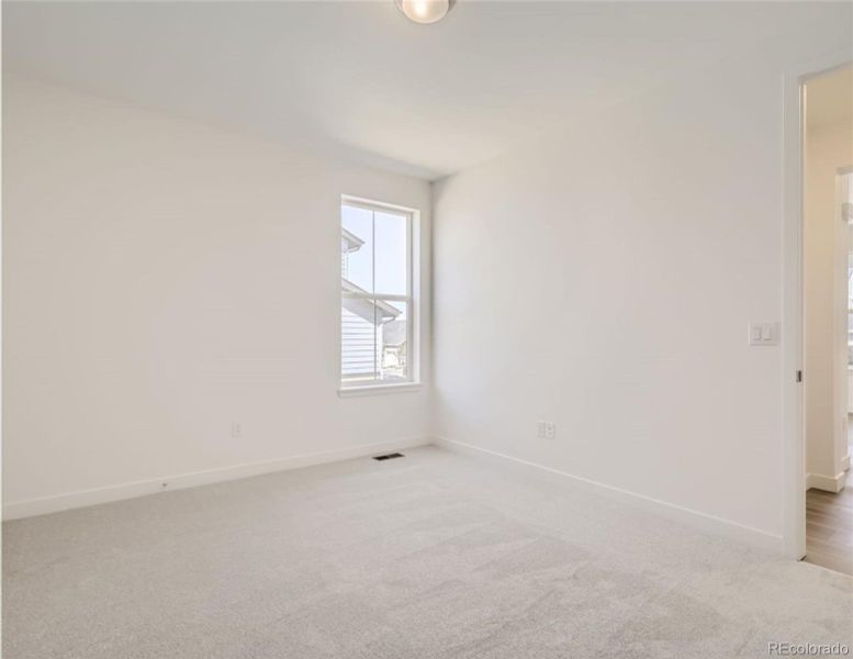 Spacious, unfurnished interior of a new home in Harvest Ridge, Aurora (Image 8).
