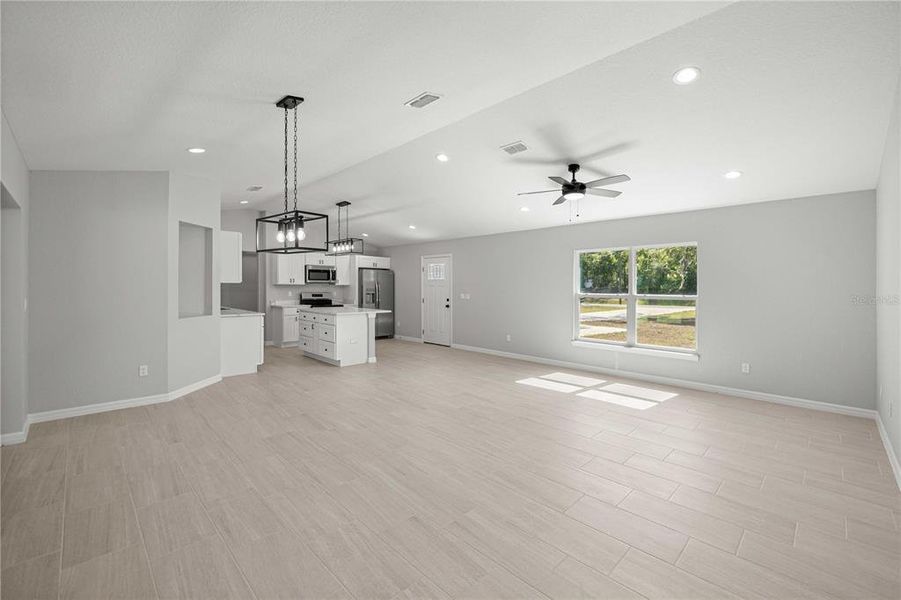 Spacious, unfurnished interior of a new home in , Dunnellon (Image 27).