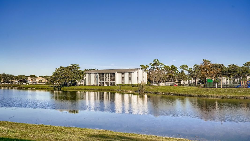 Community amenities associated with the Waverly by D.R. Horton in Lakeside Landing, Royal Palm Beach (Image 28).