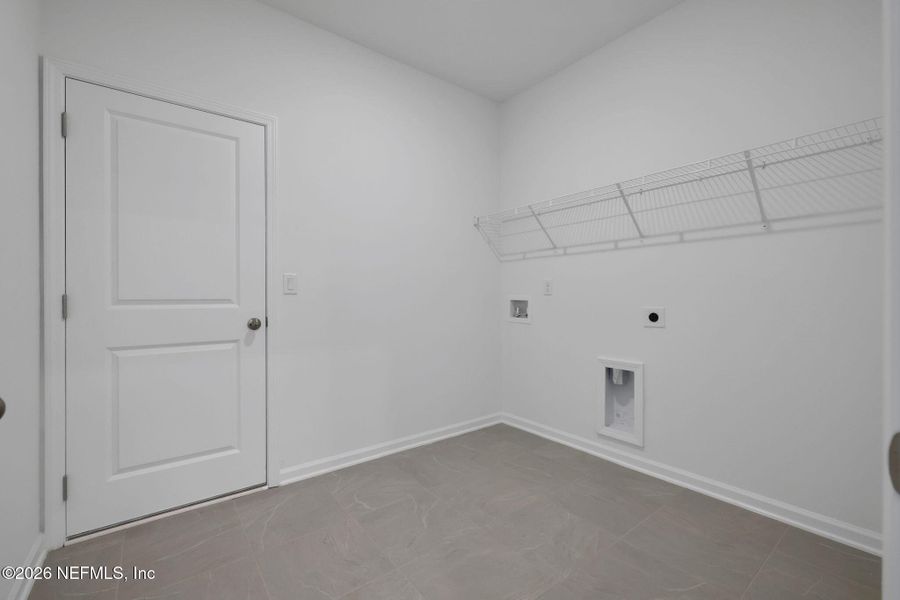 Spacious, unfurnished interior of a new home in Diamond Springs, Jacksonville (Image 35).