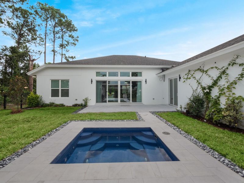 Exterior details and patio area of a home in , Port St. Lucie (Image 2).
