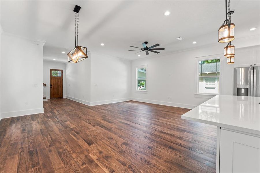 Spacious, unfurnished interior of a new home in , Tampa (Image 42).