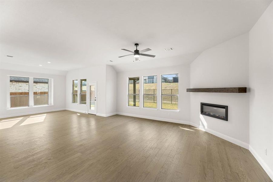 733 Winecup-Living Room-1