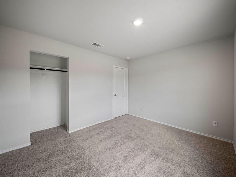 Spacious, unfurnished interior of a new home in Stoney Ridge, Hudson (Image 18).