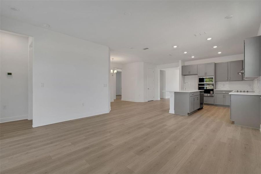 Spacious, unfurnished interior of a new home in Reserve at Hammock Oaks, Lady Lake (Image 18).