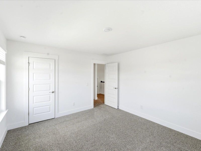 Spacious, unfurnished interior of a new home in The Coves at Lakes of Cane Bay II, Summerville (Image 24).