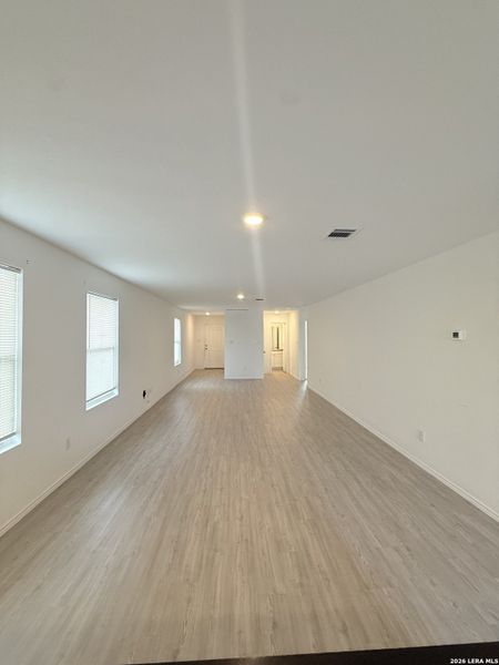 Spacious, unfurnished interior of a new home in Crescent Hills: Stonehill Collection, San Antonio (Image 7).