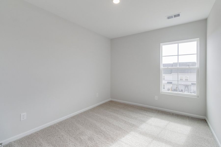 Spacious, unfurnished interior of a new home in Astoria, Columbia (Image 27).