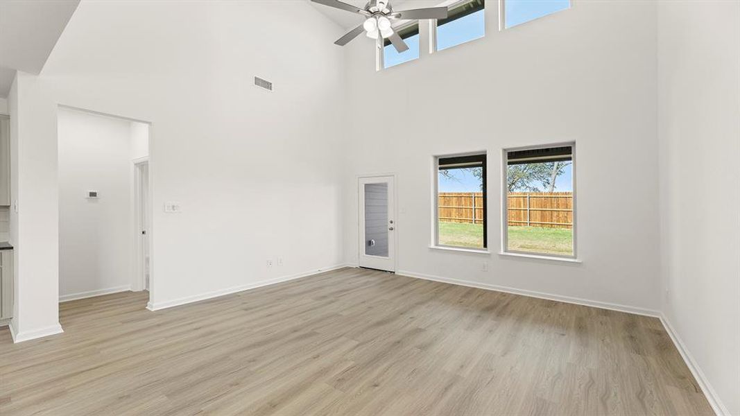 10. 1632 Edgeway - Family