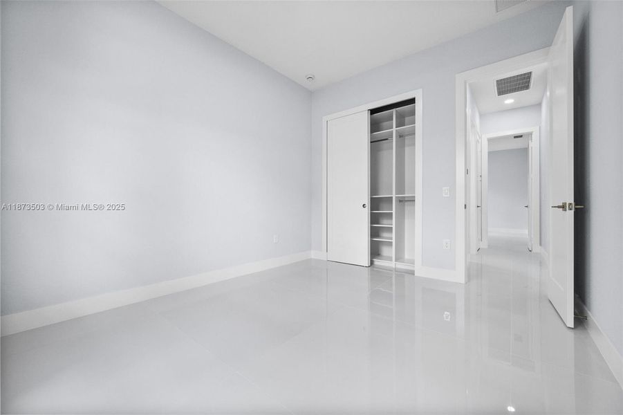 Spacious, unfurnished interior of a new home in , Naples (Image 20).