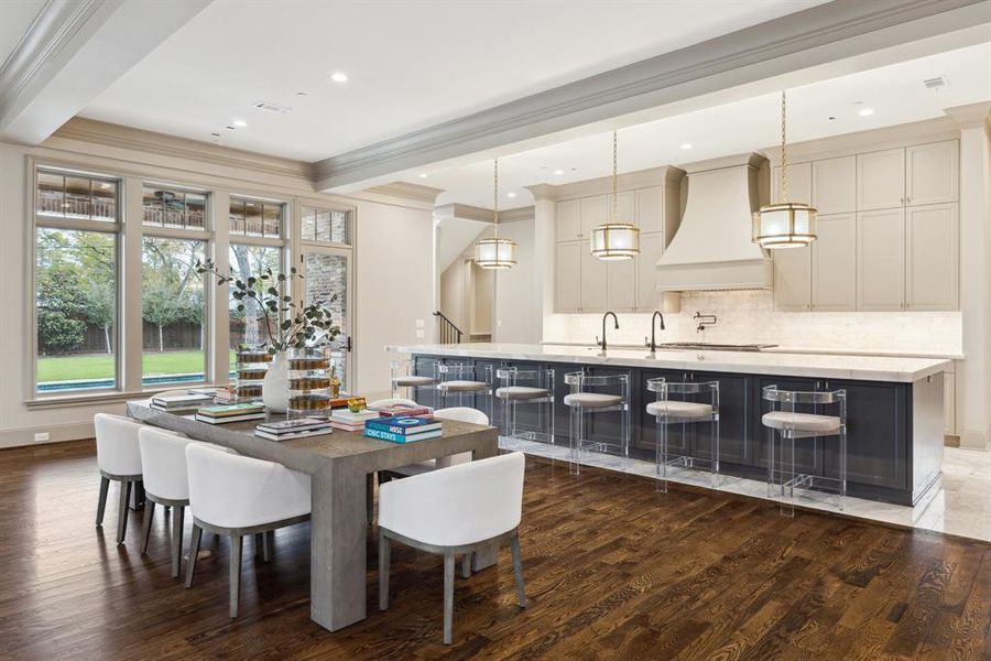 Everyone can gather for breakfast at this stunning kitchen counter, crafted from two massive slabs that make an impressive statement while remaining warm and inviting.