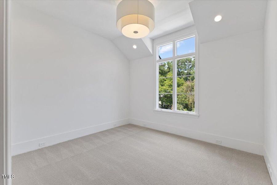 055-6844 Greystone Dr