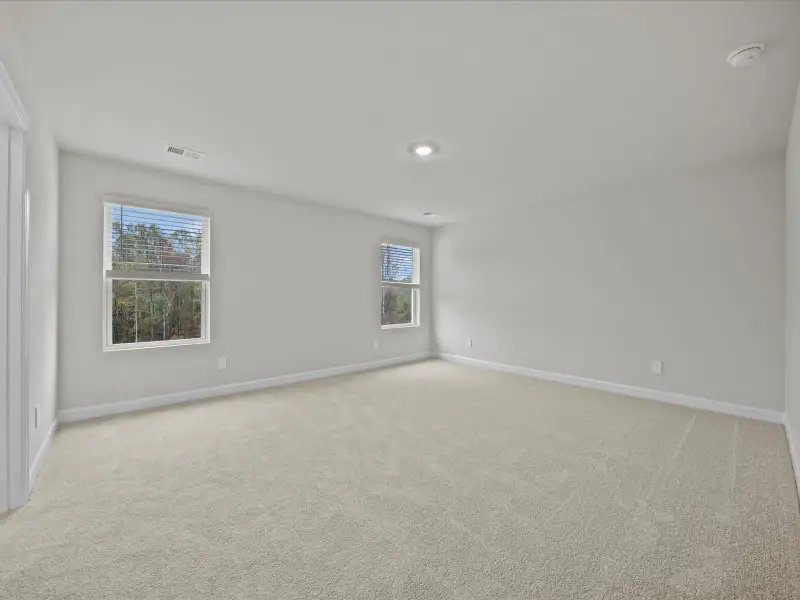 Spacious, unfurnished interior of a new home in Wexford Park, Fountain Inn (Image 15).