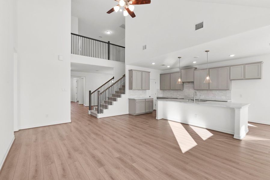 Spacious, unfurnished interior of a new home in Westland Ranch, League City (Image 11).