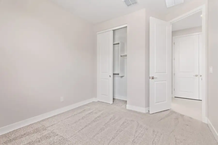 Spacious, unfurnished interior of a new home in Estrella, Goodyear (Image 16).