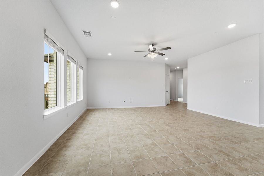 Spacious, unfurnished interior of a new home in Saddlebrook Estates, Waxahachie (Image 22).