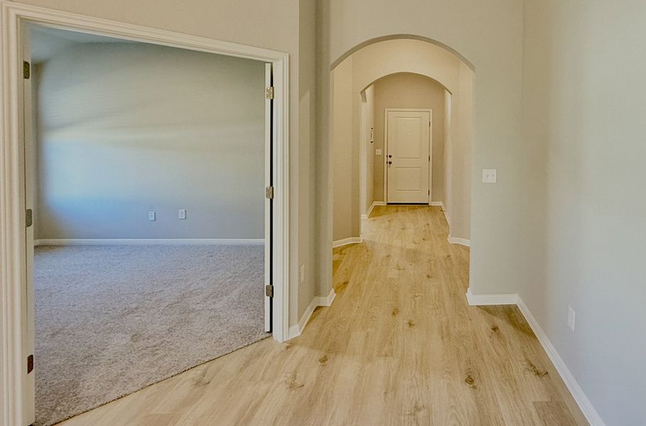 Spacious, unfurnished interior of a new home in Porter Country, Kyle (Image 6).