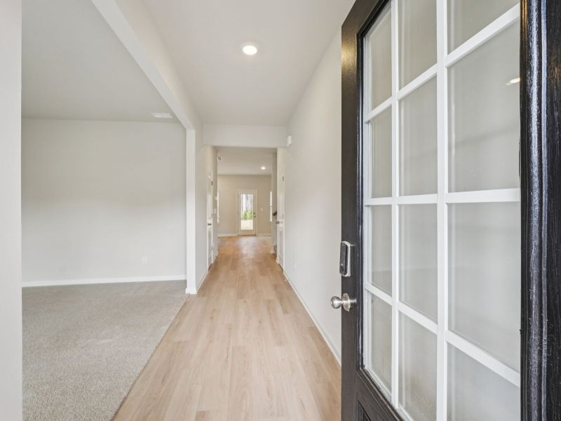 Spacious, unfurnished interior of a new home in Westmont Preserve, Powder Springs (Image 12).