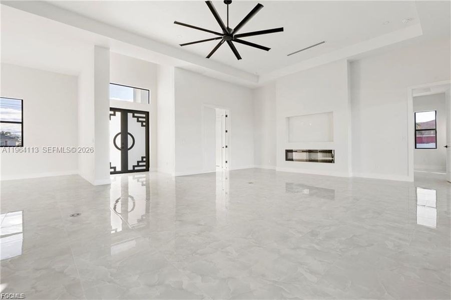 Spacious, unfurnished interior of a new home in , Cape Coral (Image 24).