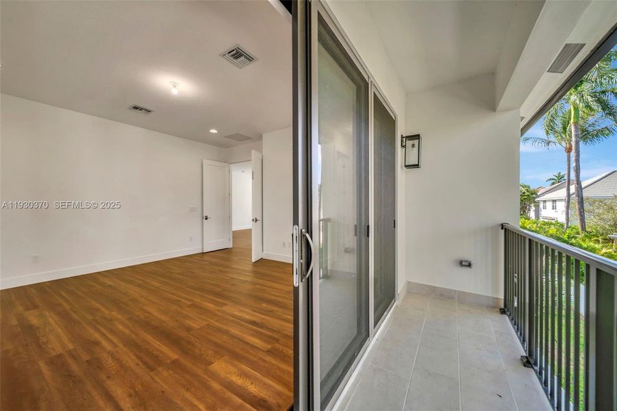 Spacious, unfurnished interior of a new home in Marina Landings, Fort Lauderdale (Image 52).